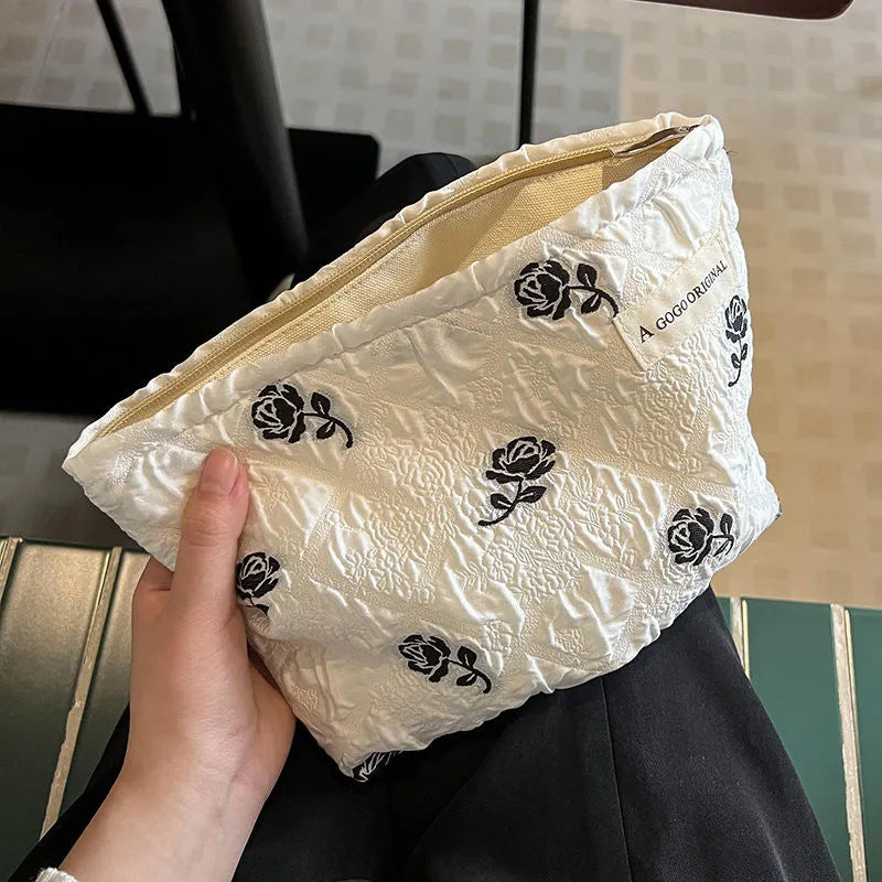 Original Embroidery Women's Canvas Cosmetic Bag Artistic Retro Flowers Print Exquisite Quilting Design Portable Clutch