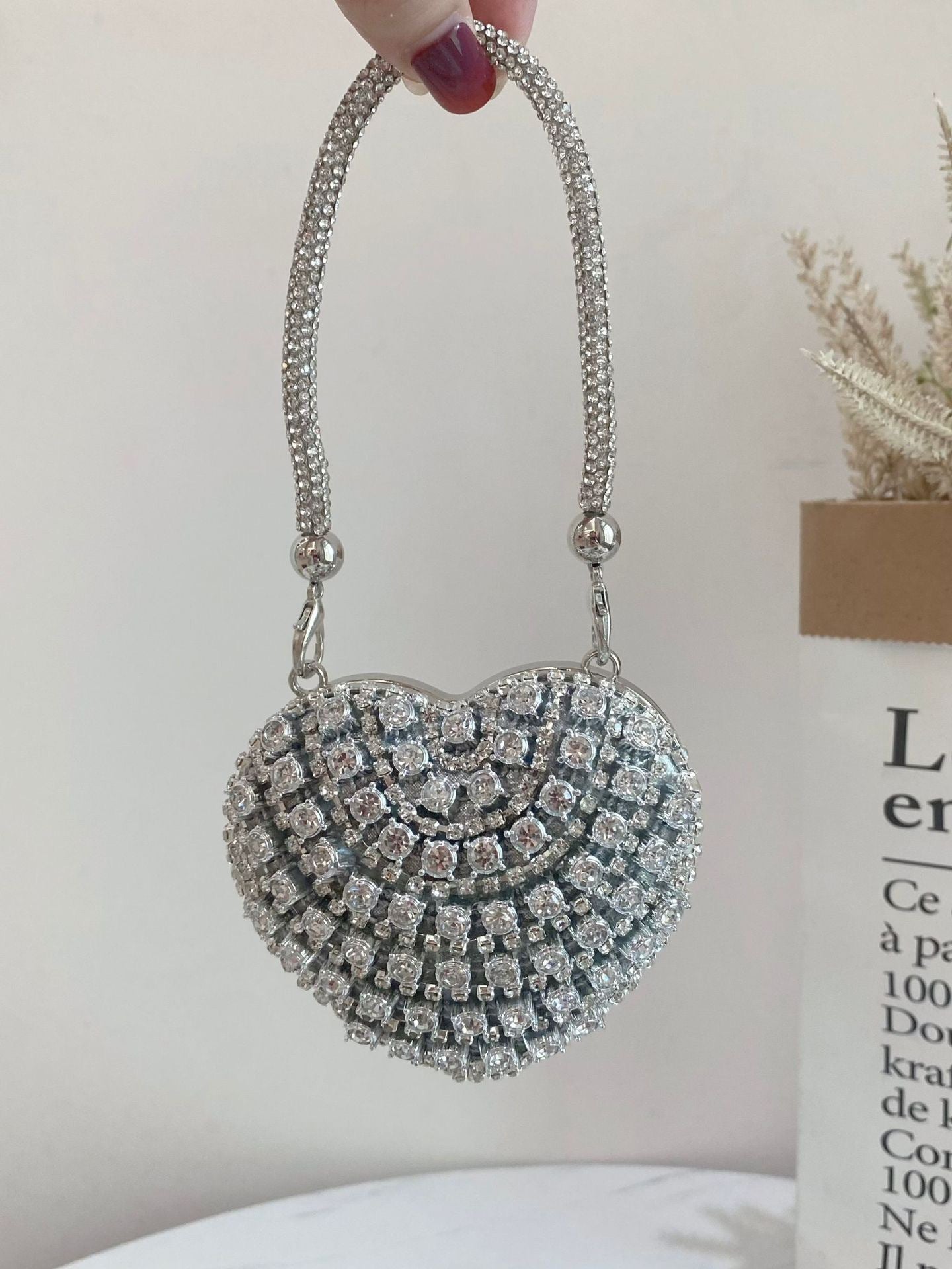 2025 New European Fashion Mini Heart-Shaped Crystal Clutch Bag with Chain Strap for Evening Party and Daily Use