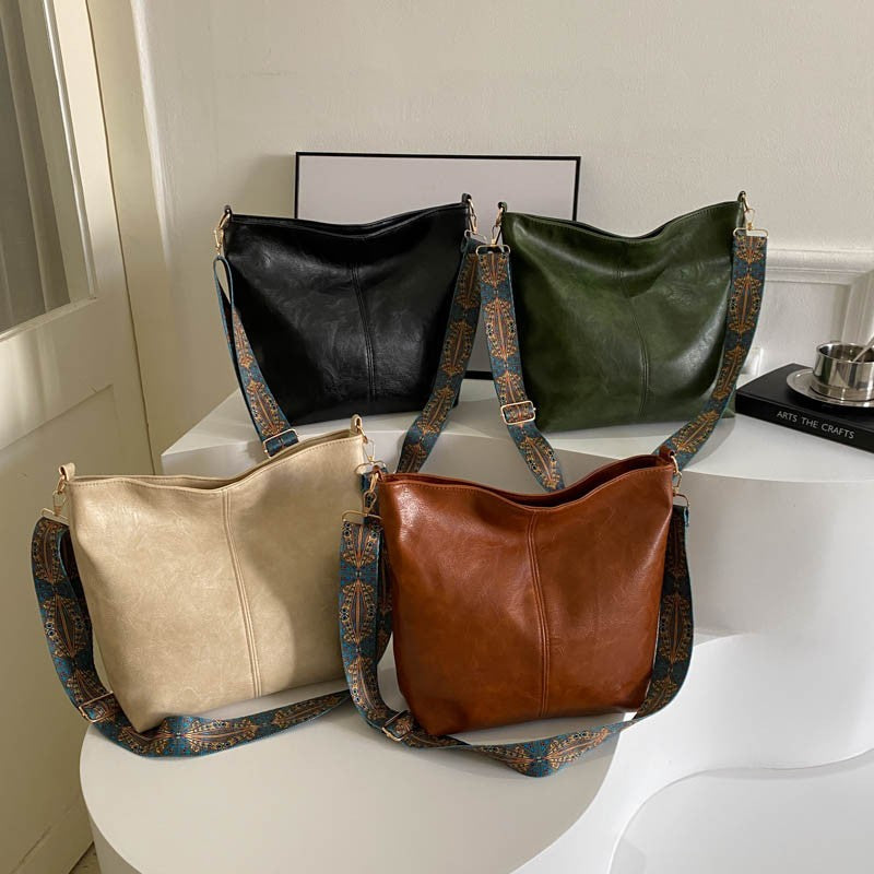 Women's Shoulder Messenger Bag New Retro Broadband Large Capacity Advanced Texture City Simple Commute Bucket Bag