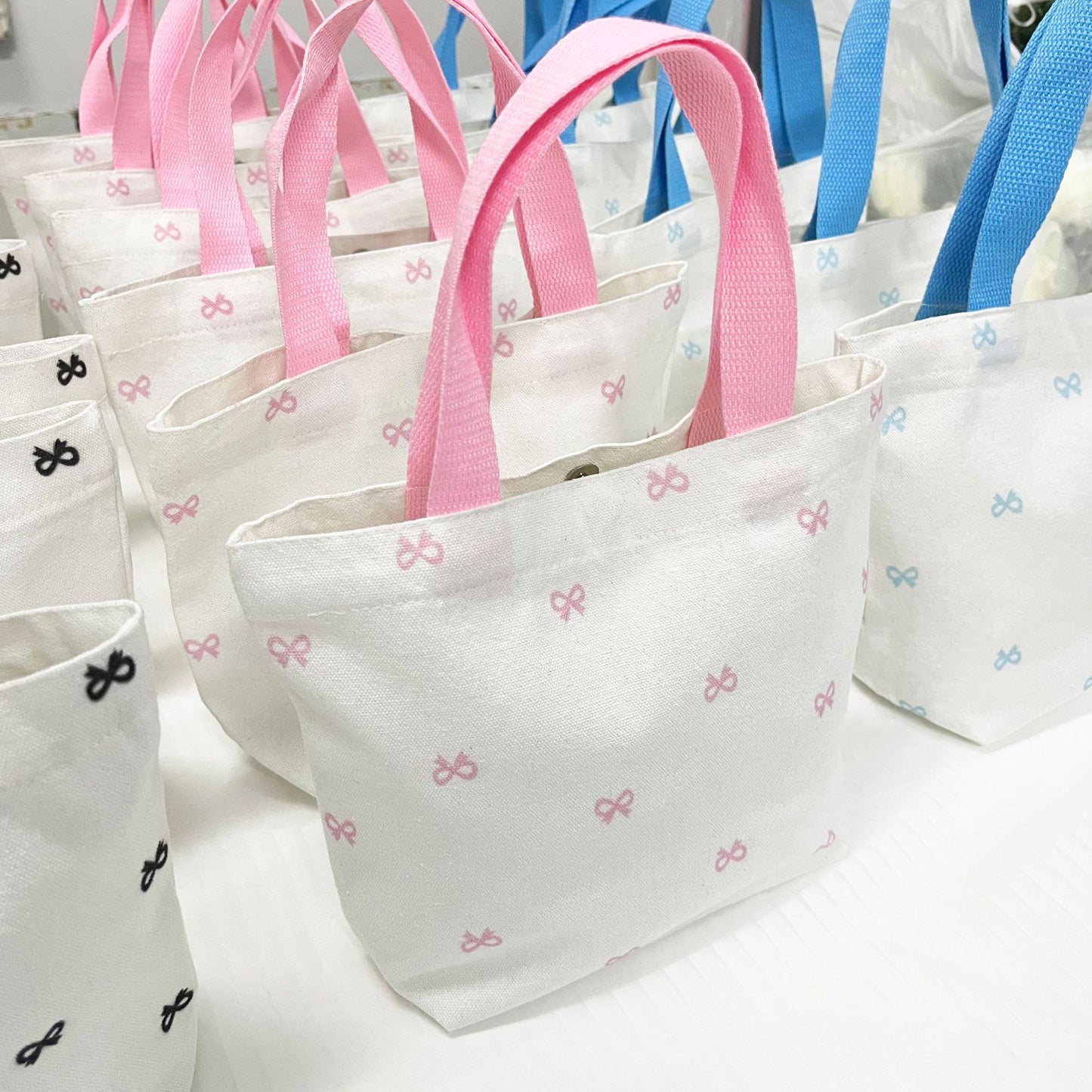 Cute Bow Print Canvas Tote Bag for Women, Fashionable Everyday Carry with Phone Pocket and Double Handles