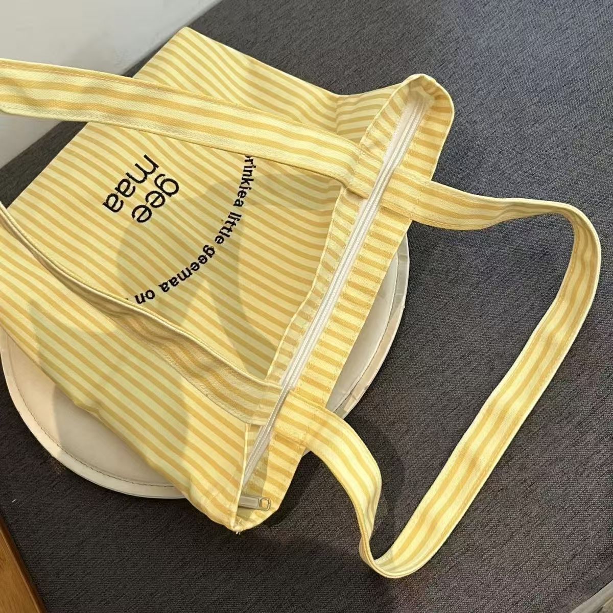 Cute Stripes Tote Bag Female Large Capacity Daily Commuter Shoulder Bag