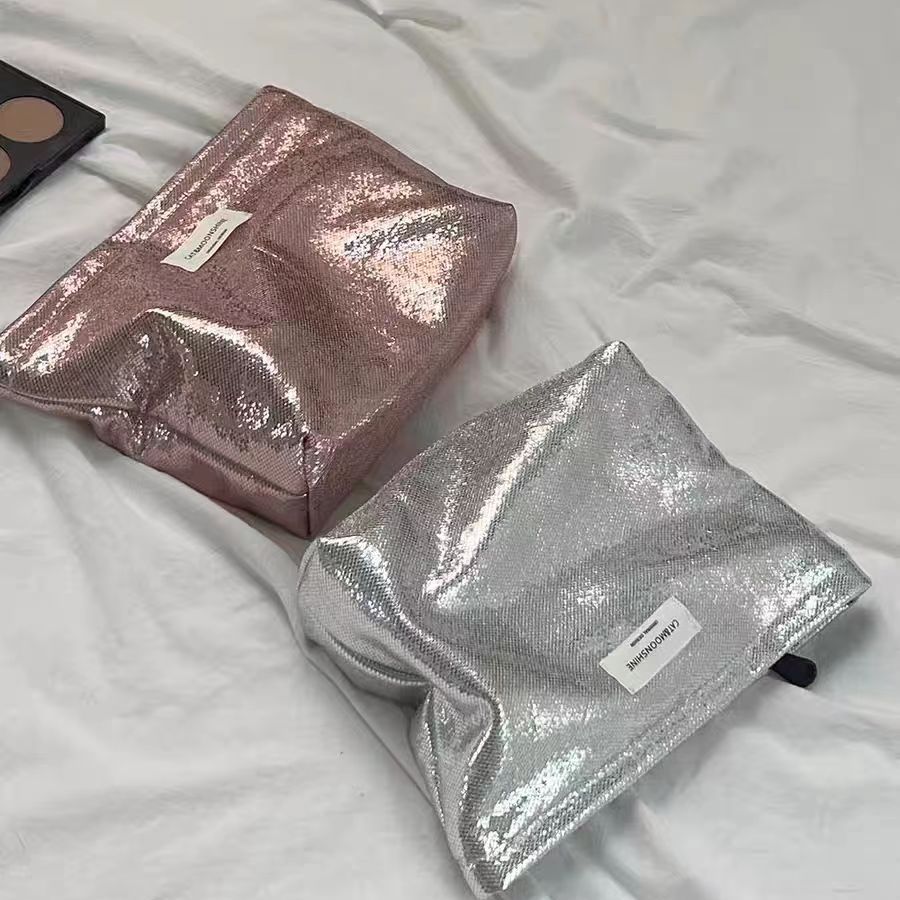 New Fashion Floral Embossed Makeup Bag with Large Capacity, Portable Travel Organizing Pouch for Daily Use