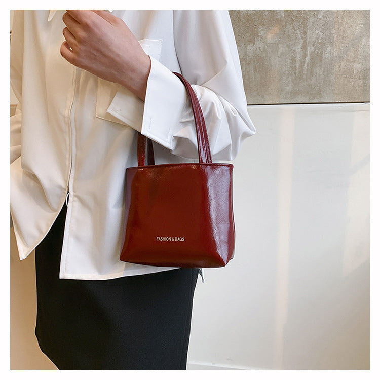 Minimalist Elegant Tote Bag for Women 2025 New Fashion Simple Solid Color Handbag with Magnetic Closure and Stitching Details