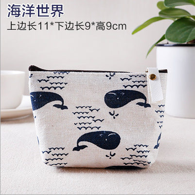 Cute Polar Bear Print Canvas Coin Purse for Women, Stylish Everyday Key and Card Holder with Zipper Closure