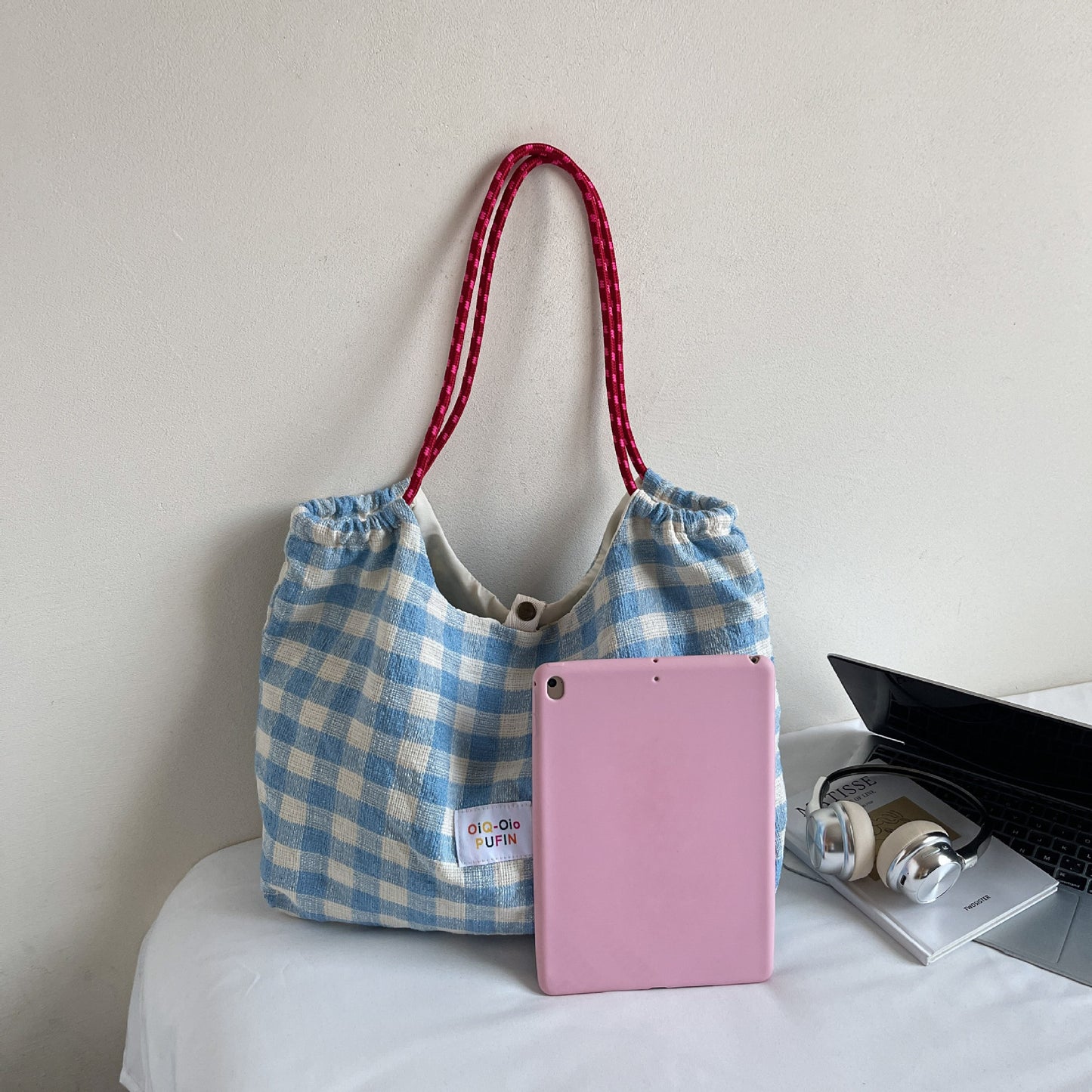 Korean-style laid-back patterned canvas tote bag, large capacity, fashionable and versatile for commuting, work, or everyday use.