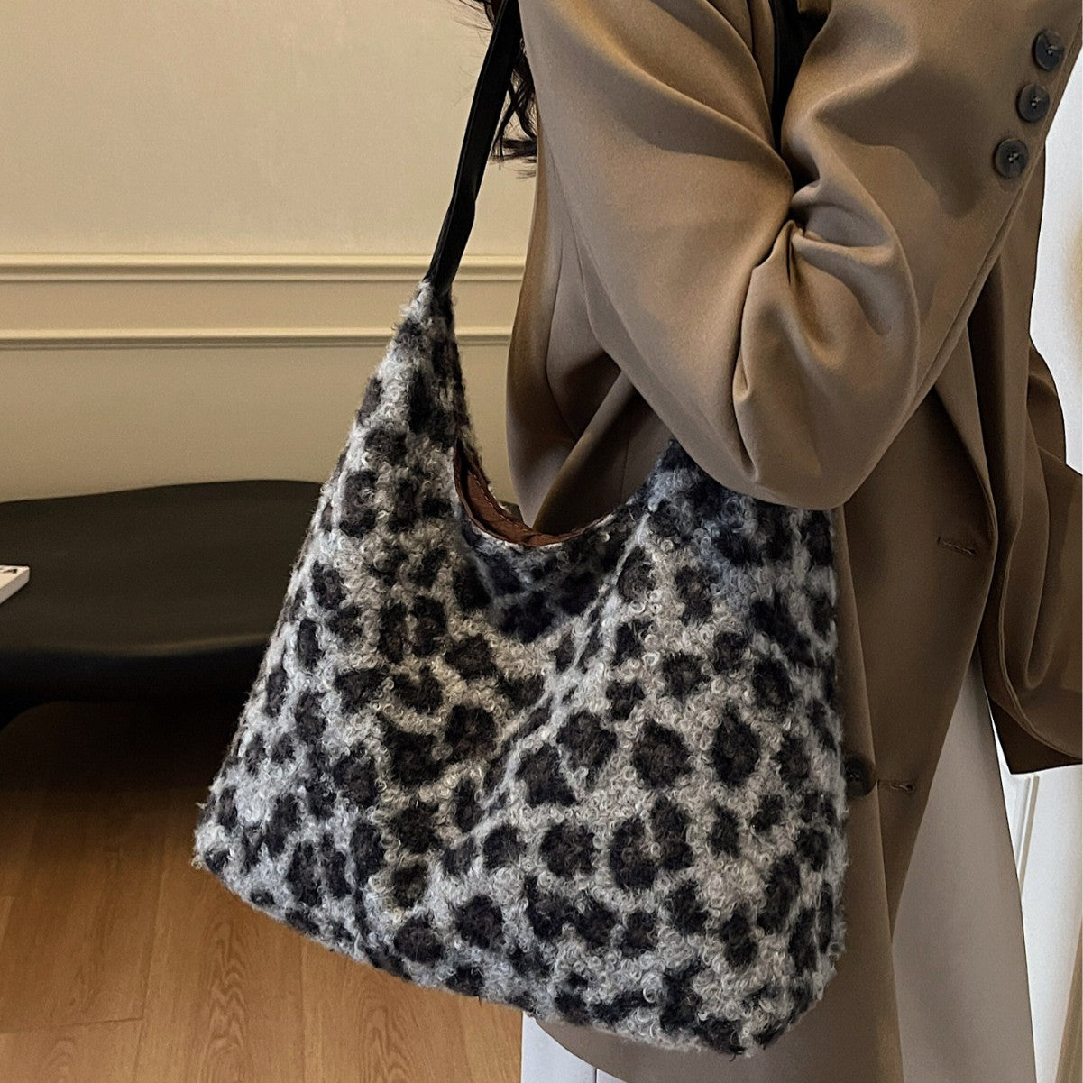 Large Capacity Leopard Print Plush Bag Women's New Special-Interest Design Shoulder Underarm Bag Commuter Tote