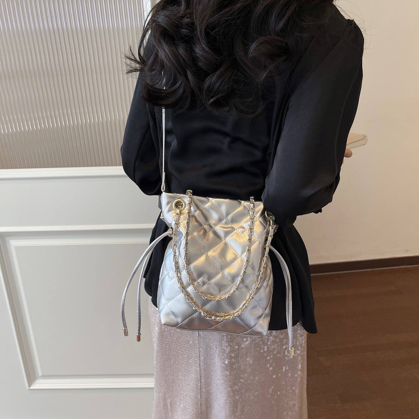 2026 New Fashion Elegant Quilted Shoulder Bag with Cute Plush Charm for Daily Casual and Commute
