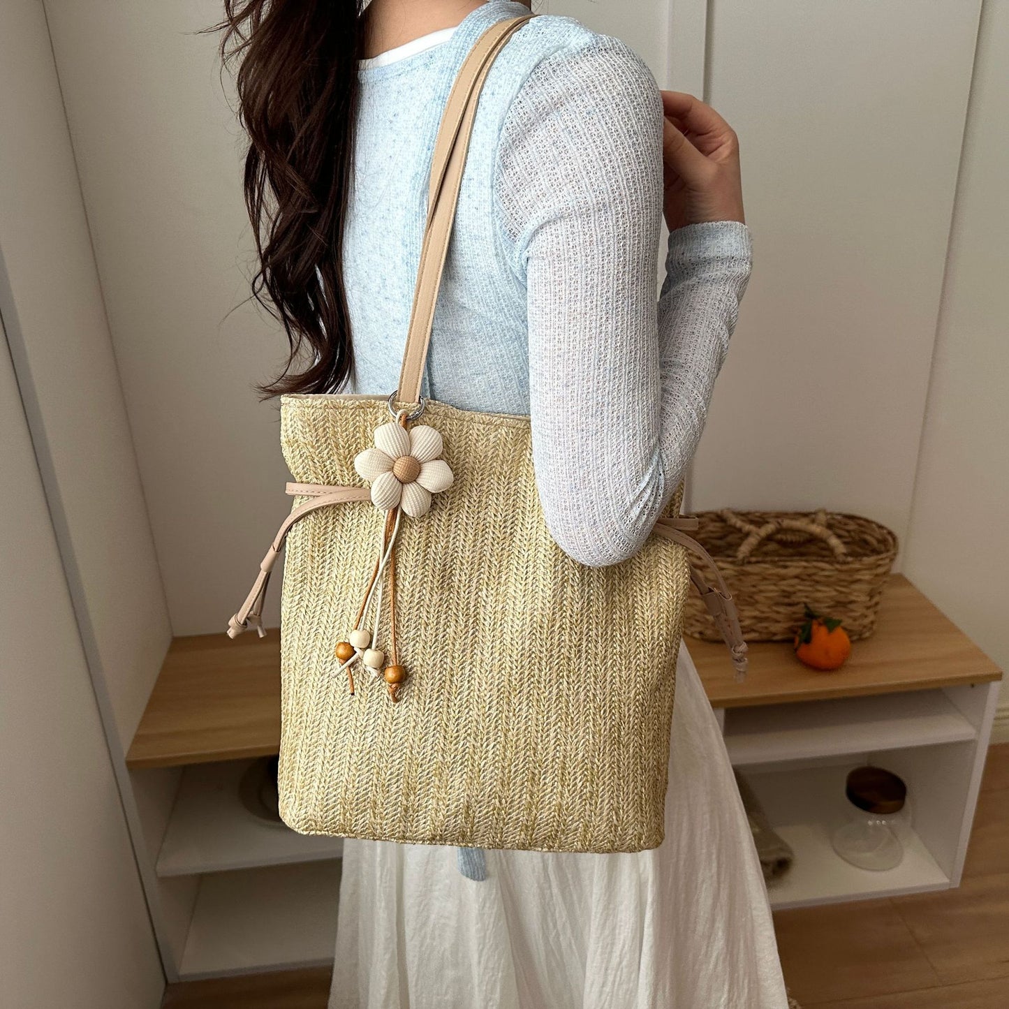 Simple Woven Tote Bag Women's Flower Decoration Large Capacity Shoulder Bag Daily Commuter's All-Matching Fashion Handbag