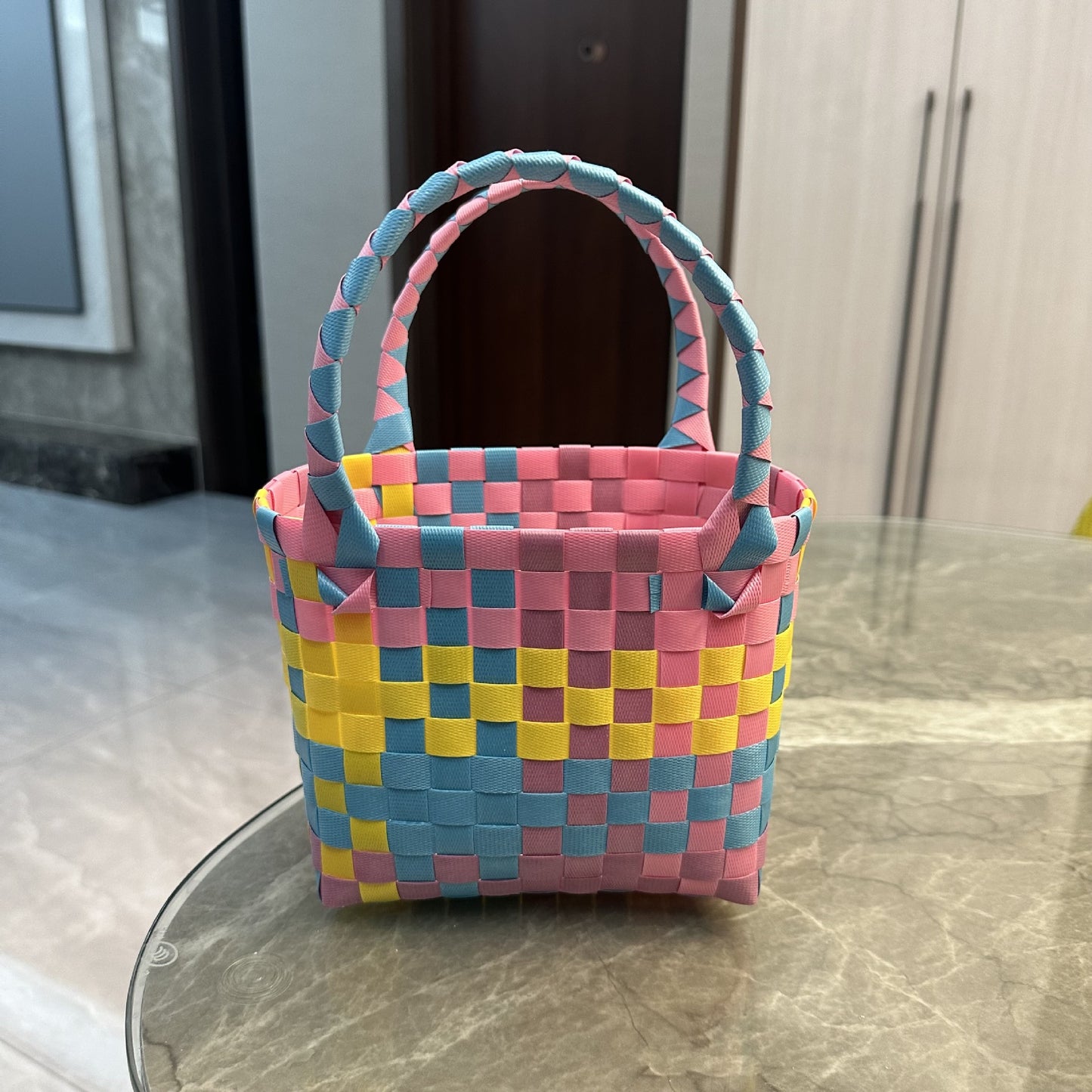 Handwoven Checkerboard Tote Bag for Women, Fashionable Beach & Daily Use, Soft PVC Material with Open Top and Inner Pockets