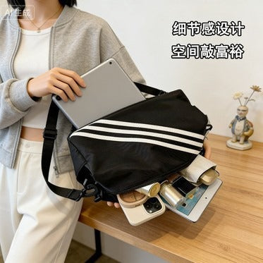New Fashion Sporty Crossbody Bag with Large Capacity, Simple Design for Daily Commute and Fitness