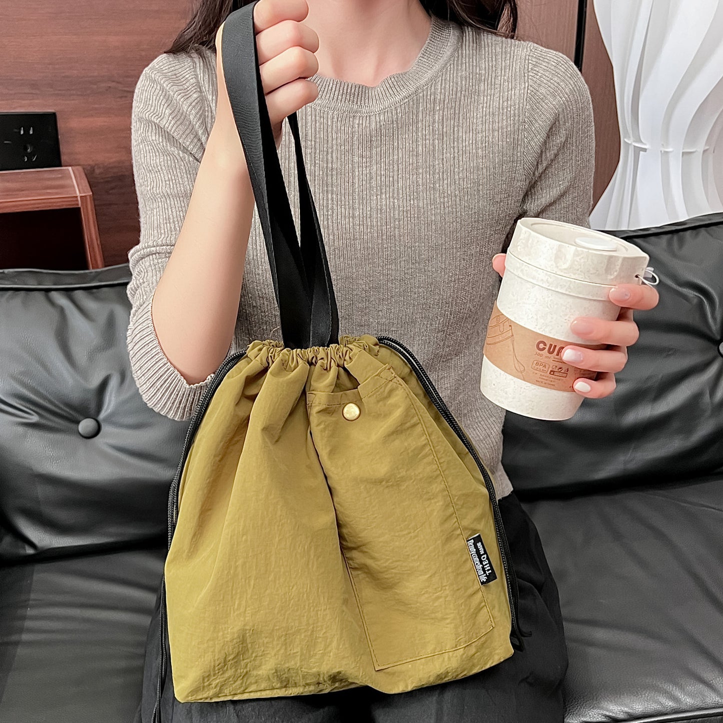 Portable Insulated Lunch Bag with Waterproof Design for Students and Office Workers - Keeps Food Warm and Organized