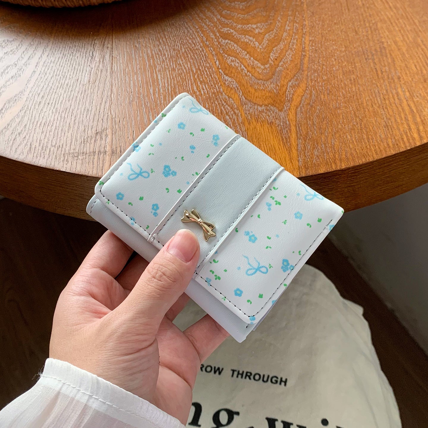 Good-looking Floral Bow Women's Three-Fold Wallet, Simple Fashion Light Portable Card Holder Purse