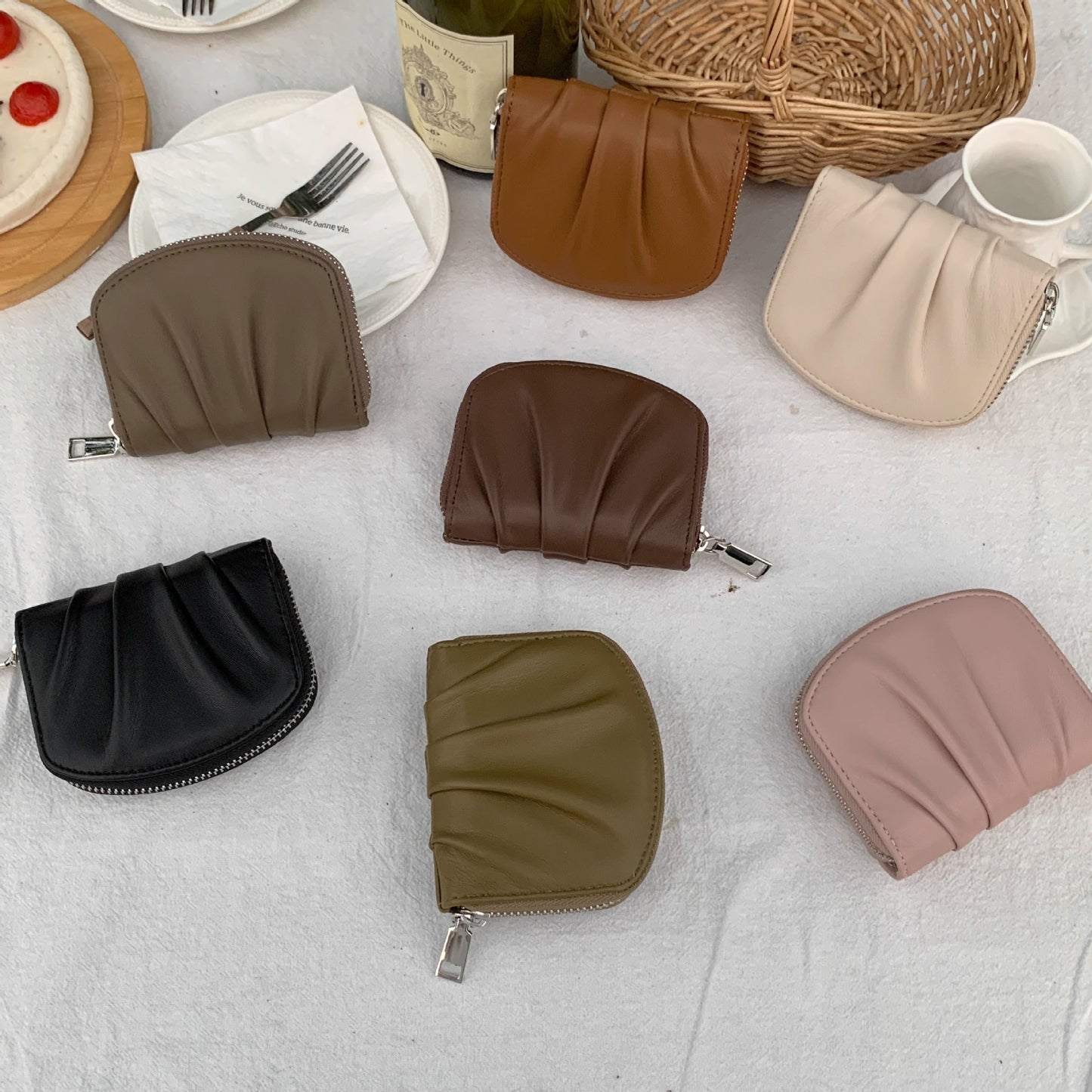 Mini Foldable Wallet for Women with Zipper Design, Lightweight and Compact, Perfect for Daily Use and Travel