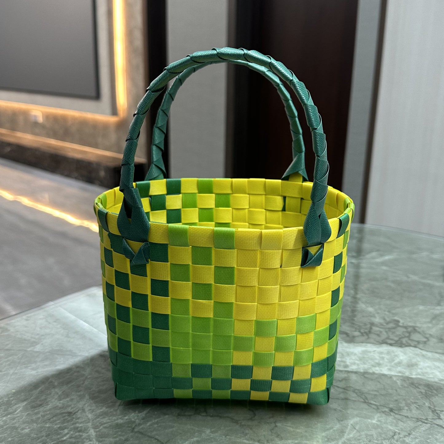 Handwoven Checkerboard Tote Bag for Women, Fashionable Beach & Daily Use, Soft PVC Material with Open Top and Inner Pockets