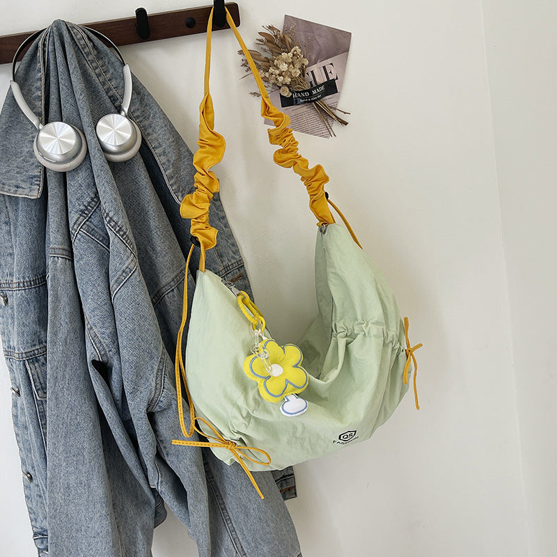 New Large Capacity Nylon Tote Bag Women's Casual Pleated Shoulder Messenger Bag with Flower Pendant Daily Commuting