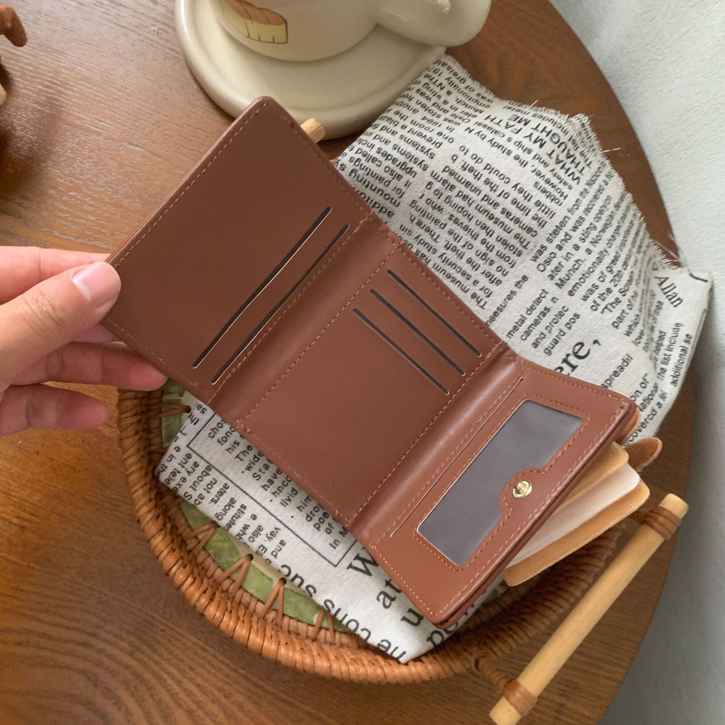 Cute Cartoon Wallet for Women with Anti-Theft Feature, Mini Trifold Design, Perfect for Daily Use and Fashion Lovers