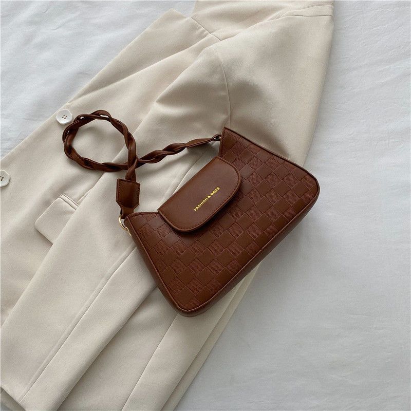 Chic Mini Shoulder Bag 2026 New Fashion Crossbody Bag with Quilted Design and Braided Strap for Everyday Style