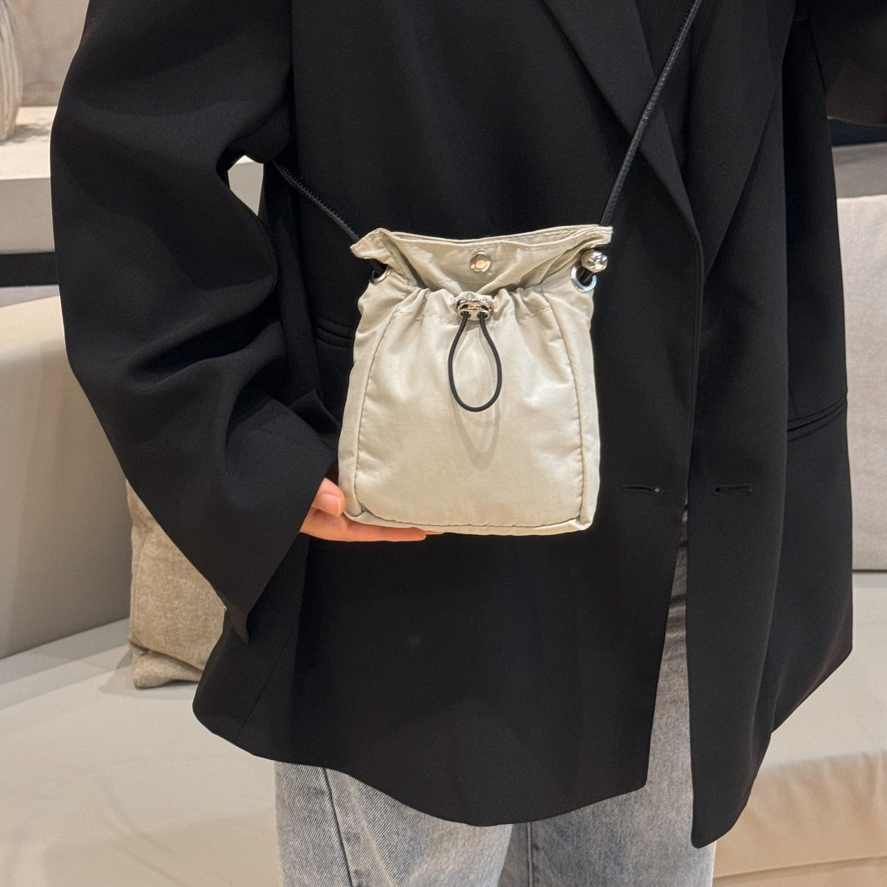Casual Nylon Crossbody Phone Bag with Drawstring Closure, Lightweight and Stylish for Everyday Use