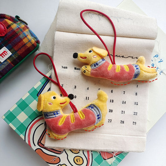 Cute Cartoon Dachshund Plush Keychain for Bag and Phone Decoration, Handmade Soft Toy with Stitched Details