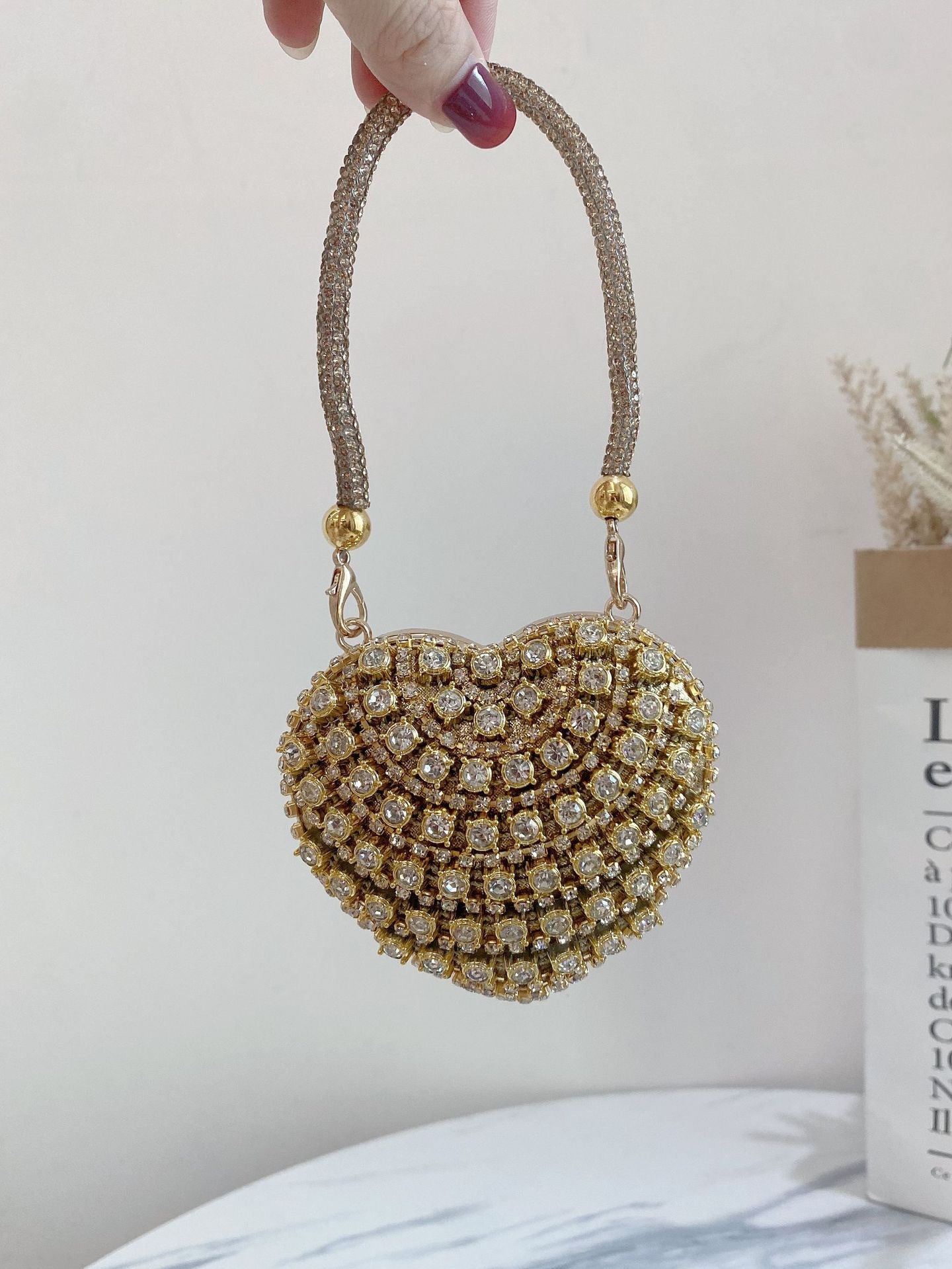 2025 New European Fashion Mini Heart-Shaped Crystal Clutch Bag with Chain Strap for Evening Party and Daily Use