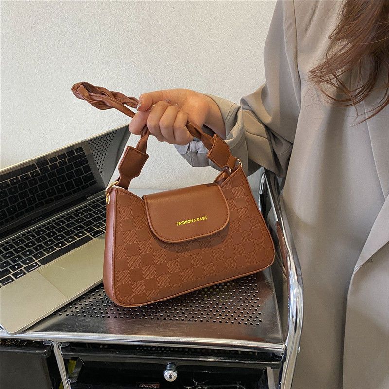 Chic Mini Shoulder Bag 2026 New Fashion Crossbody Bag with Quilted Design and Braided Strap for Everyday Style