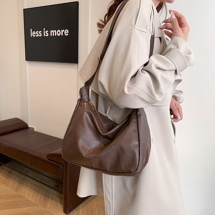 2025 New Fashion Women's Large Capacity Shoulder Tote Bag, Korean Style Retro Casual Commute Water Bucket Bag with Zipper Closure and Inner Phone Pocket