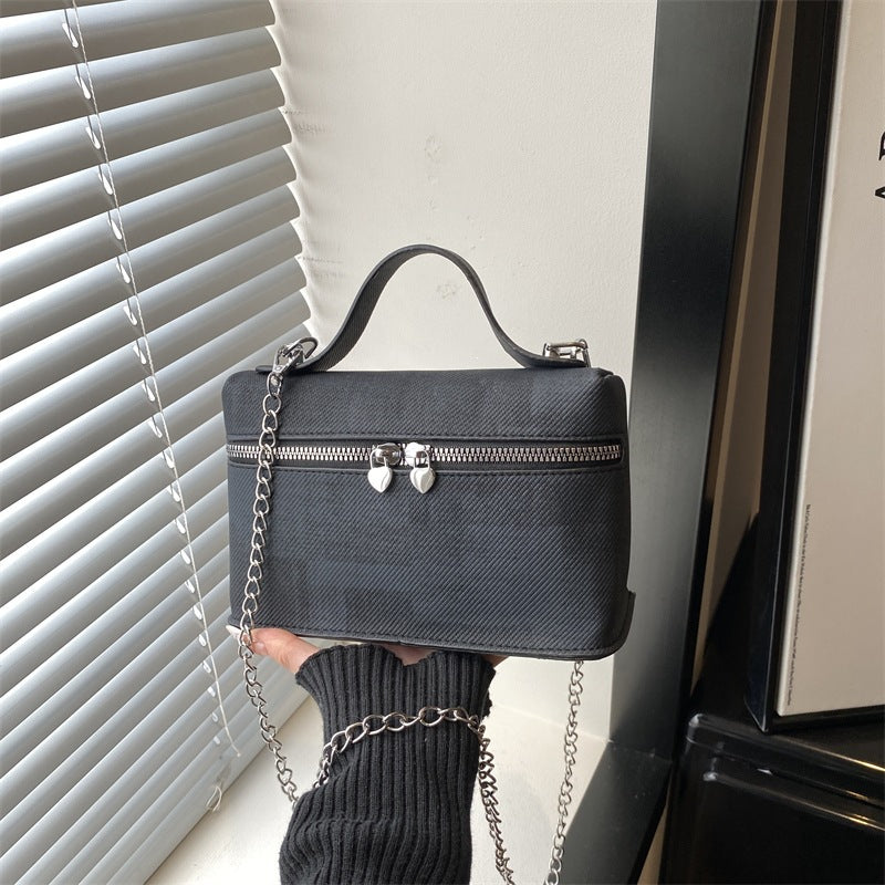 Summer New Fashion Simple Shoulder Messenger Bag Chain Design Love Heart Small Square Bag with Zip