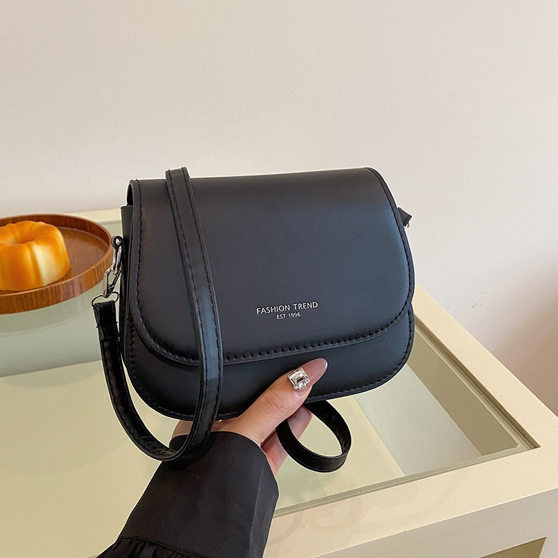 Fashion Simple Shoulder Square Pouch Women's New Arrival in Season Trendy Fashion Crossbody Mobile Phone Bag Simple Small Square Bag