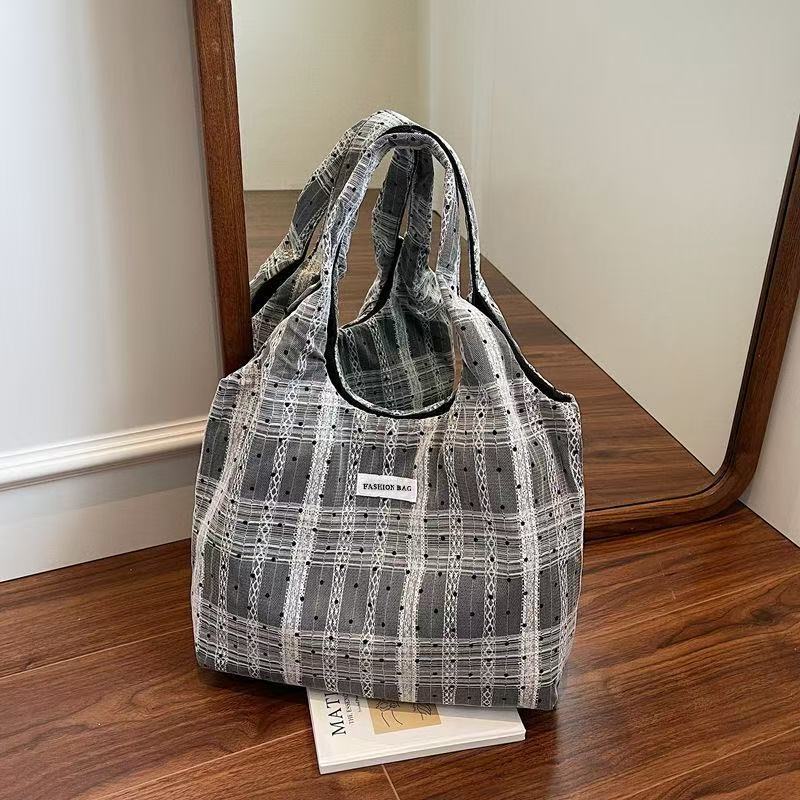 Women's Tote Canvas Tote Bag Women's Large Capacity Magnetic Buckle Shoulder Bag Urban Simple All-Match Daily Commuter Bag