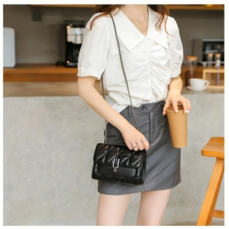 Stylish Quilted Chain Shoulder Bag for Women, Fashionable Crossbody Design with Lock Closure and Inner Zip Pocket