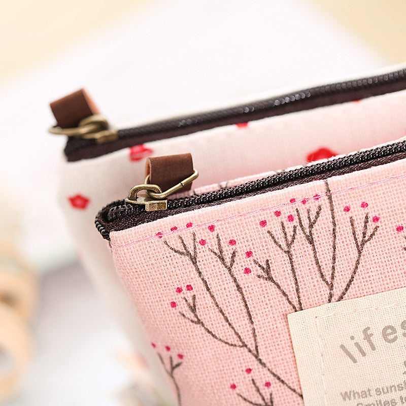 Cute Polar Bear Print Canvas Coin Purse for Women, Stylish Everyday Key and Card Holder with Zipper Closure