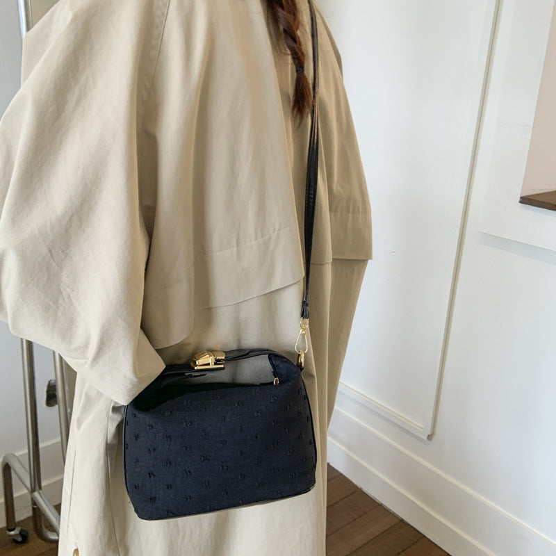 Handbag Women's Beautiful New Summer Simplicity Fashion National Style Light Luxury Temperament Advanced Texture Messenger Bag