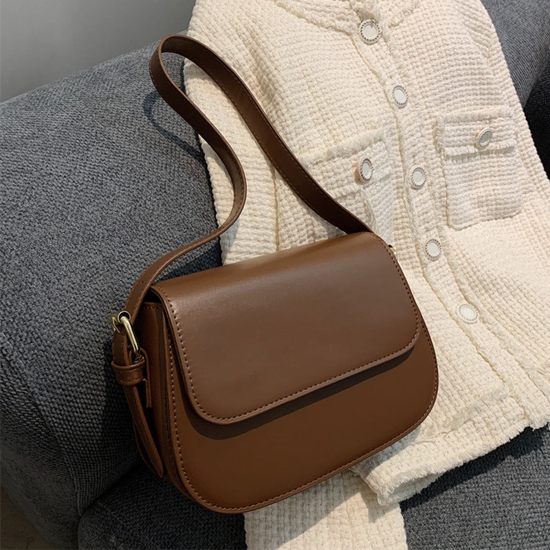 Chic Minimalist Saddle Crossbody Bag with Stitching Details for Everyday Fashion