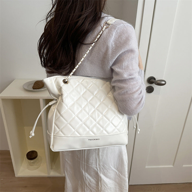 Retro Diamond Plaid Bucket Bag Women's Shoulder Chain Design Drawstring Closed Commuter Fashion All-Match Handbag