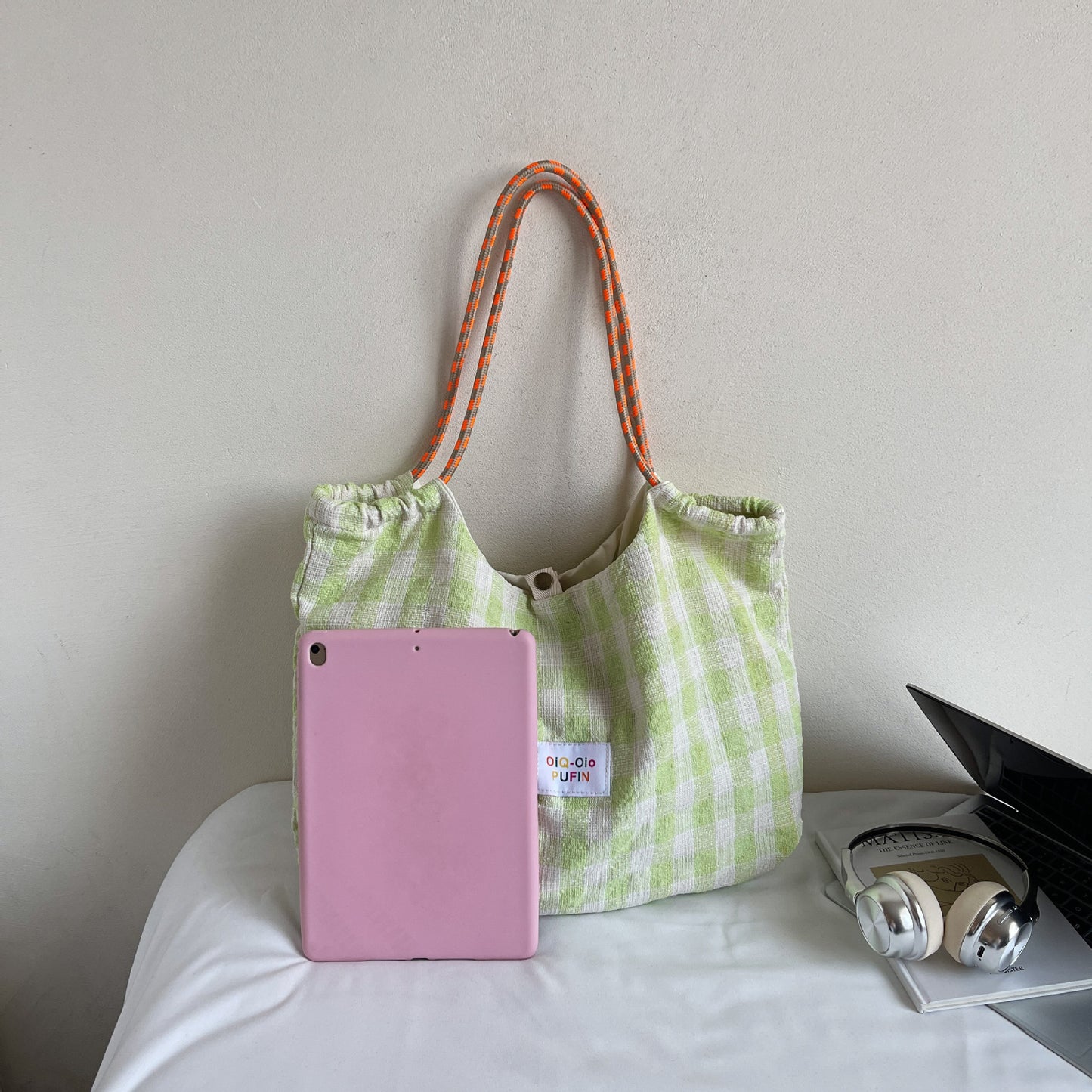 Korean-style laid-back patterned canvas tote bag, large capacity, fashionable and versatile for commuting, work, or everyday use.