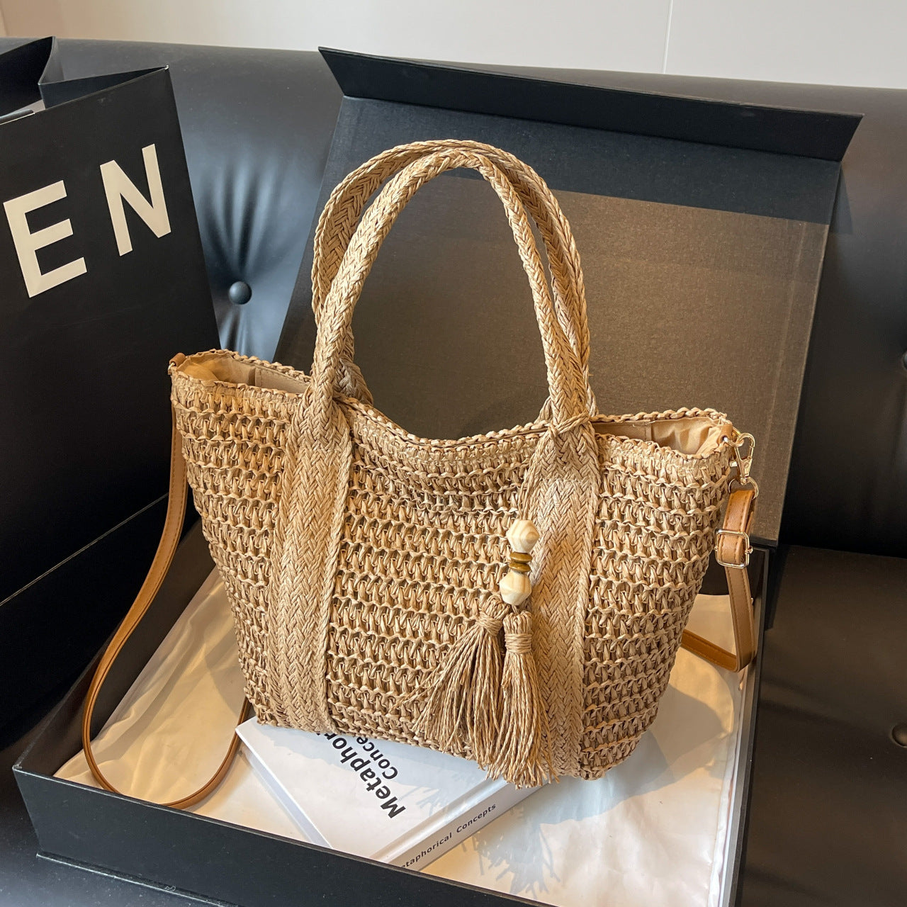Summer Beach Tote Bag Women Handmade Woven Straw Large Capacity Casual Vacation Shoulder Bag with Tassel Detail