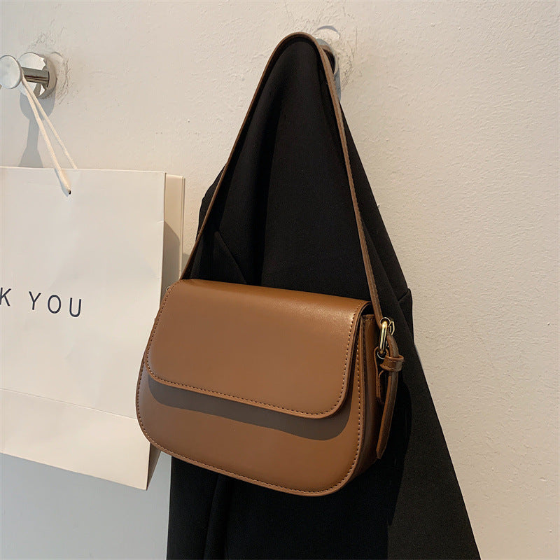 Chic Minimalist Saddle Crossbody Bag with Stitching Details for Everyday Fashion