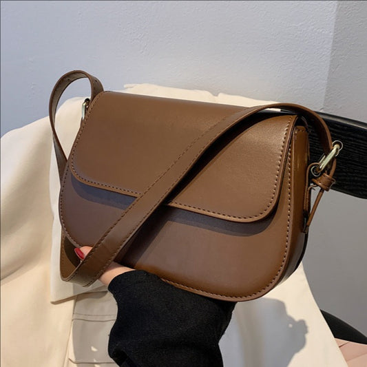 Chic Minimalist Saddle Crossbody Bag with Stitching Details for Everyday Fashion