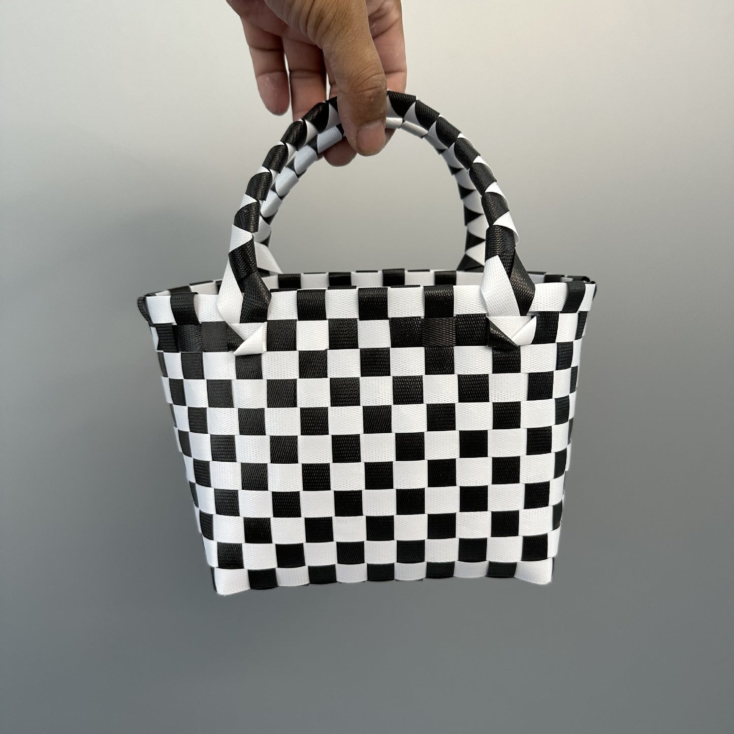 Handwoven Checkerboard Tote Bag for Women, Fashionable Beach & Daily Use, Soft PVC Material with Open Top and Inner Pockets