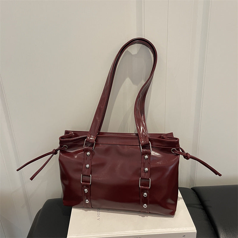 Rivet Fashion Temperament Commute Casual New Retro Simple Trendy Portable Underarm Shoulder Bag