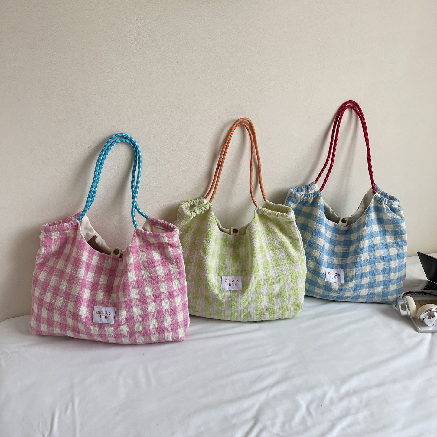 Korean-style laid-back patterned canvas tote bag, large capacity, fashionable and versatile for commuting, work, or everyday use.