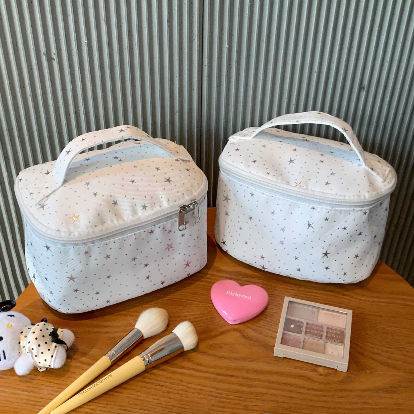 Star Pattern Cosmetic Bag for Women - Large Capacity, Portable Makeup Organizer with Multiple Compartments for Travel and Daily Use