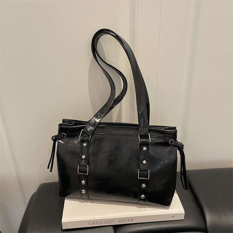 Rivet Fashion Temperament Commute Casual New Retro Simple Trendy Portable Underarm Shoulder Bag