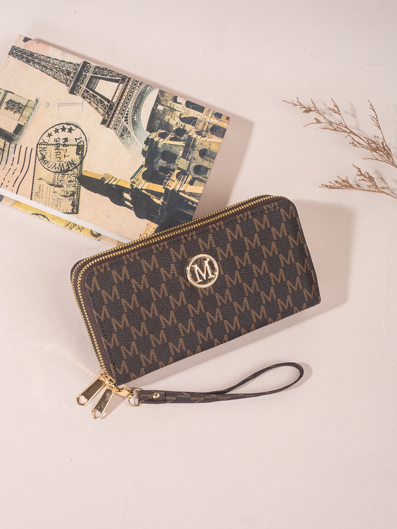 Stylish Women's Wallet with Zipper Closure and Multiple Card Slots for Everyday Use