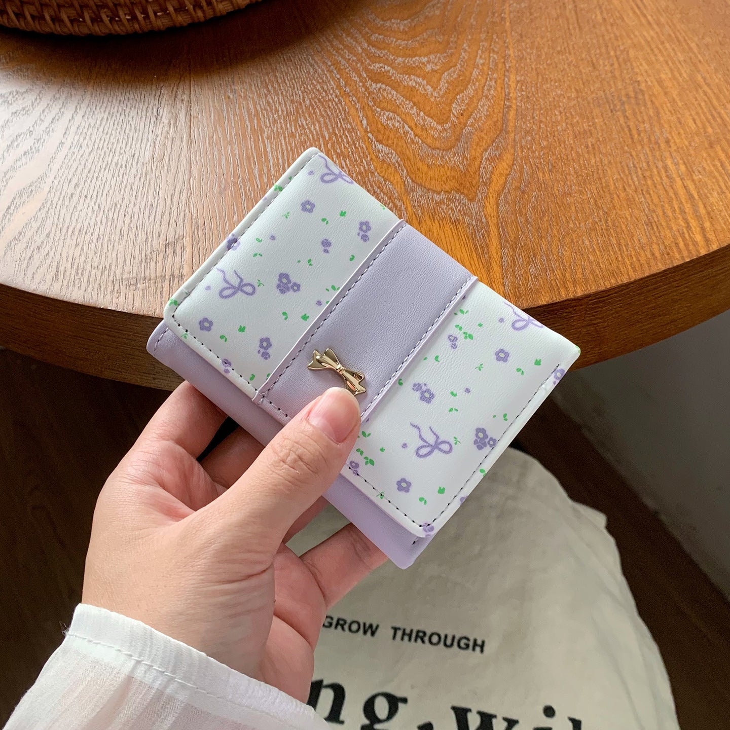 Good-looking Floral Bow Women's Three-Fold Wallet, Simple Fashion Light Portable Card Holder Purse