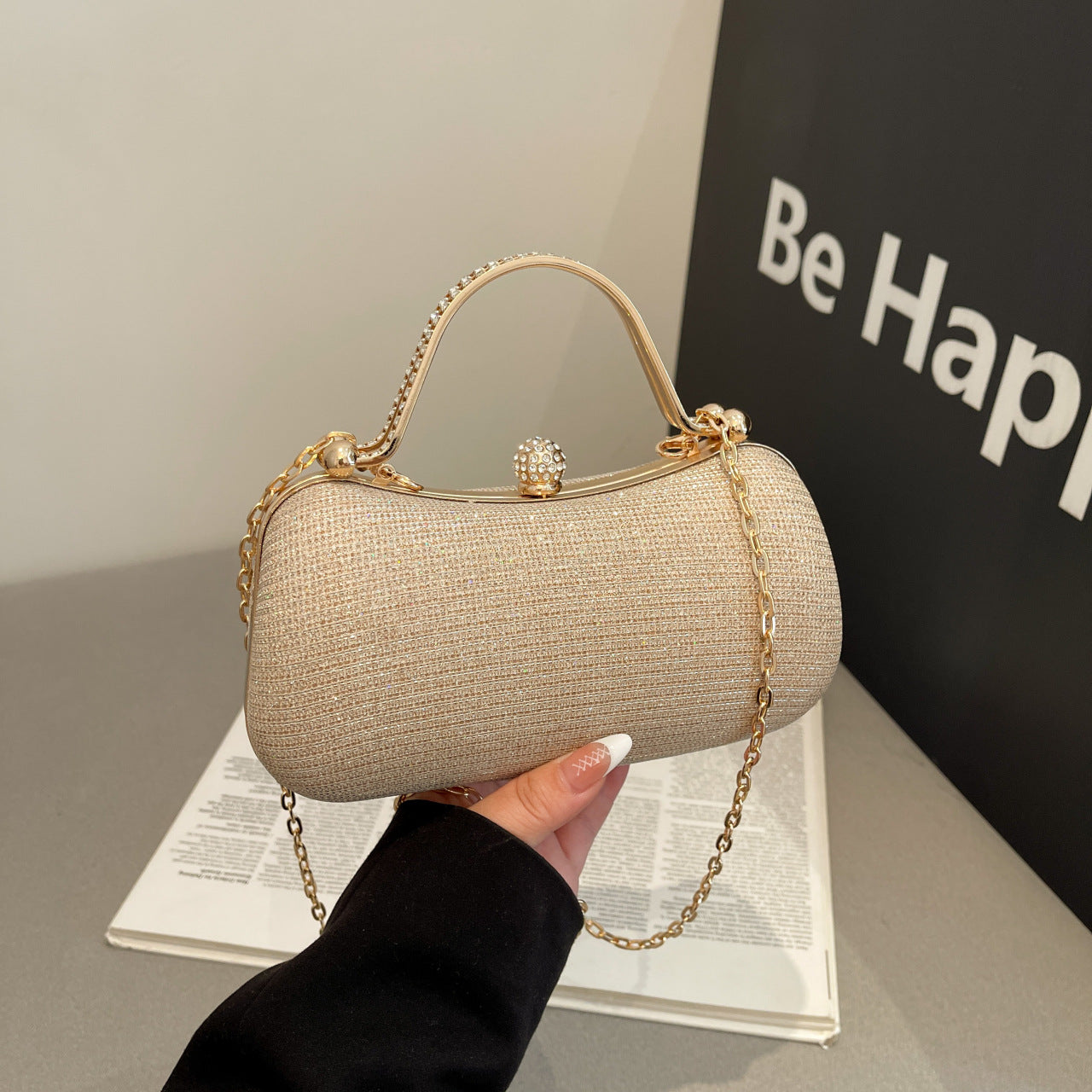 Elegant Sparkling Clutch Bag with Chain Strap for Evening Events - Fashionable Hard Shell Handbag with Crystal Detail