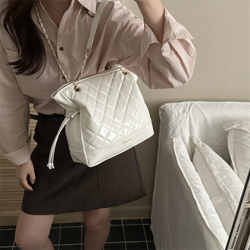 Retro Diamond Plaid Bucket Bag Women's Shoulder Chain Design Drawstring Closed Commuter Fashion All-Match Handbag
