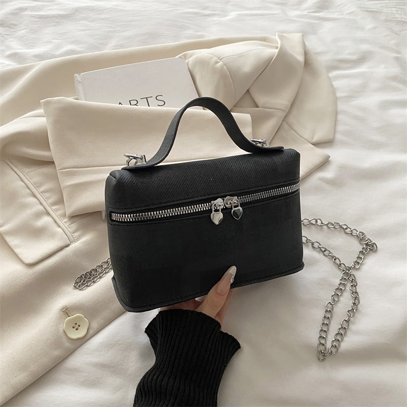 Summer New Fashion Simple Shoulder Messenger Bag Chain Design Love Heart Small Square Bag with Zip