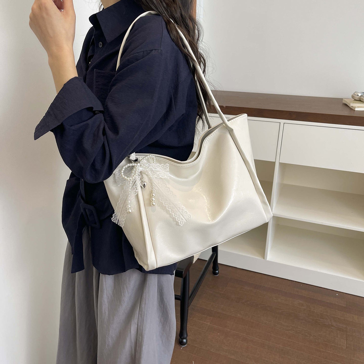Elegant PU Tote Bag with Lace Detailing and Magnetic Closure for Daily Commute