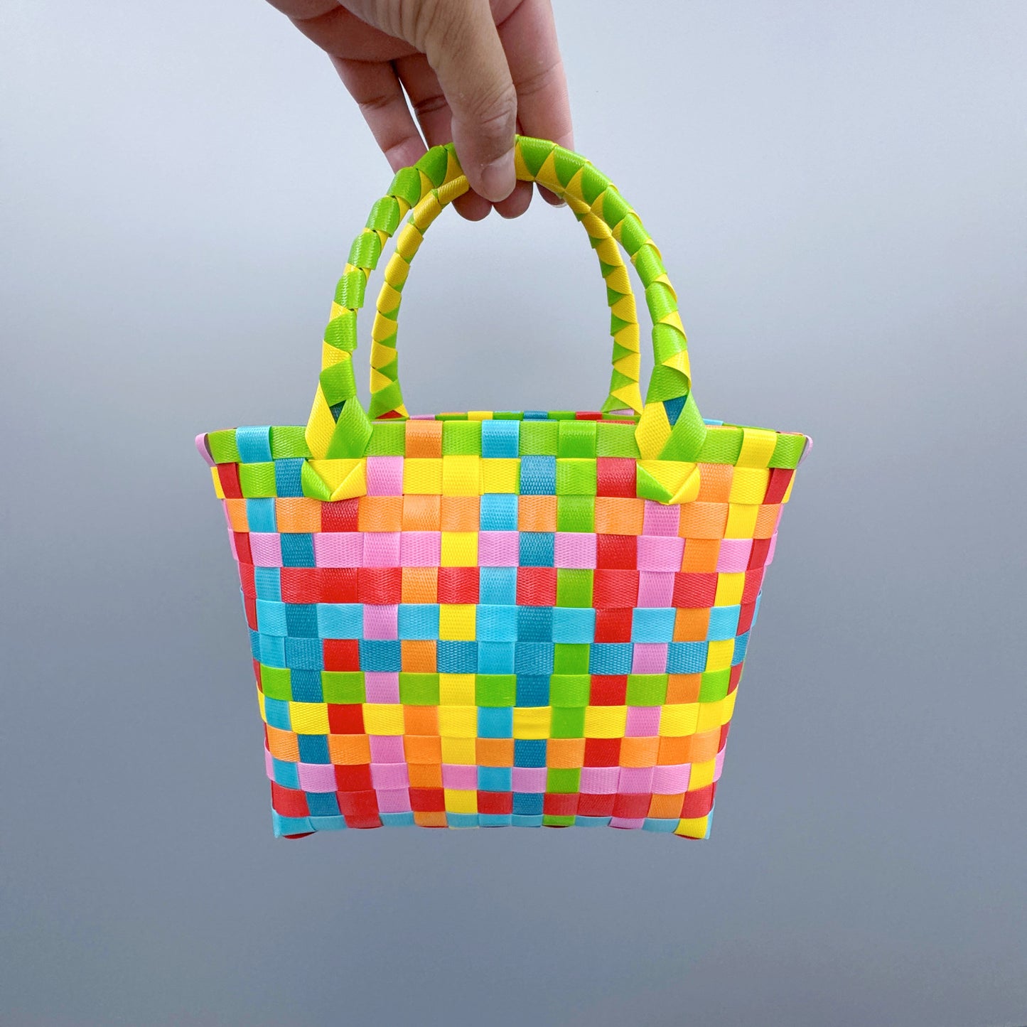 Handwoven Checkerboard Tote Bag for Women, Fashionable Beach & Daily Use, Soft PVC Material with Open Top and Inner Pockets